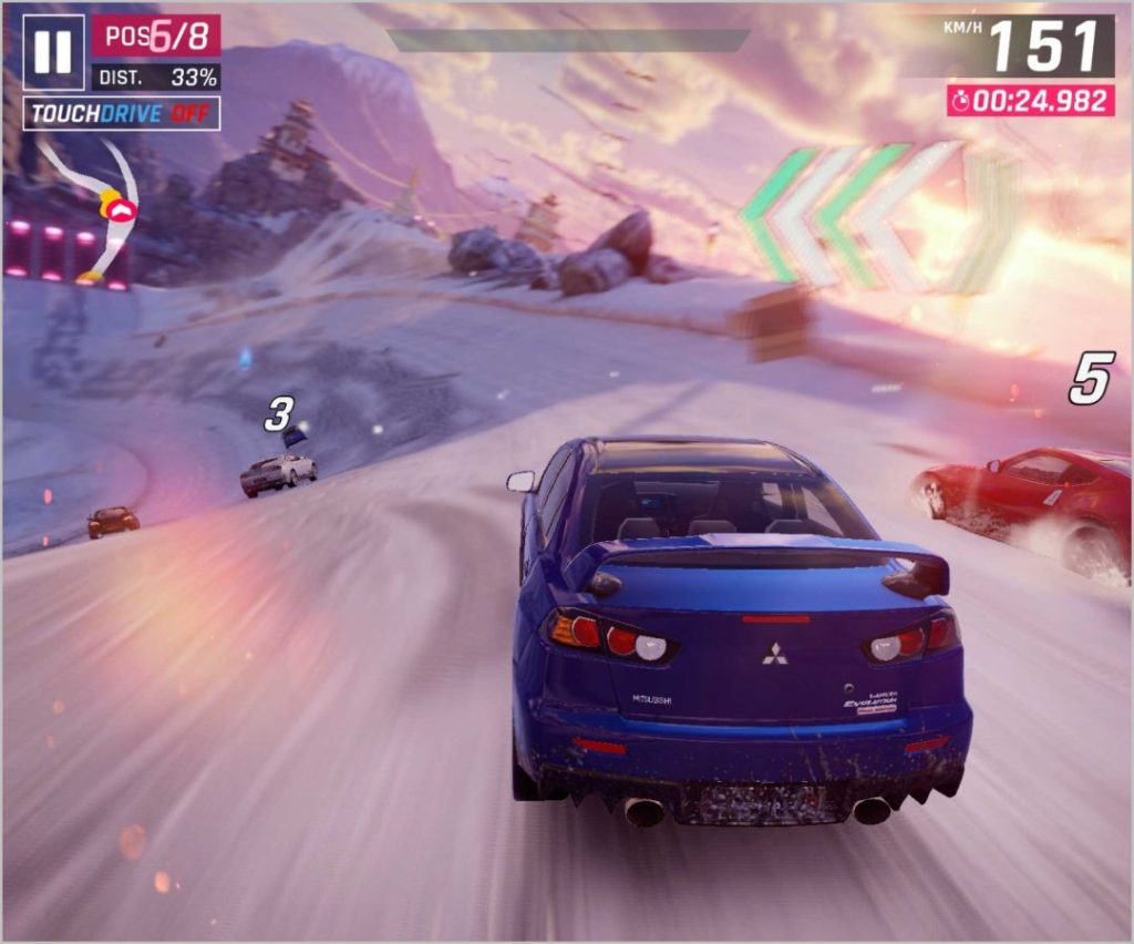 Игра Asphalt 9 на Galaxy Fold