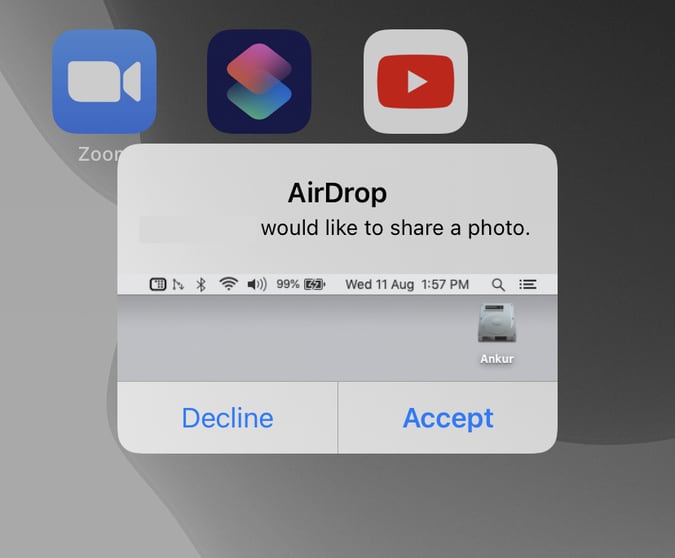 Кнопка «Принять AirDrop» на iPhone