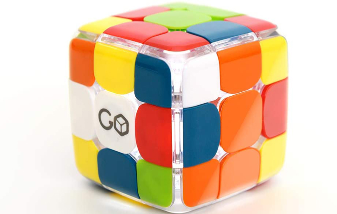 Изображение Go Cube на столе.