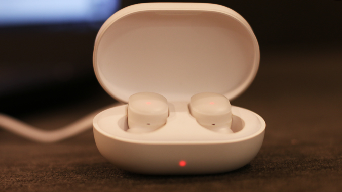 Чехол для зарядки xiaomi mi airdots со светящимся красным светодиодом