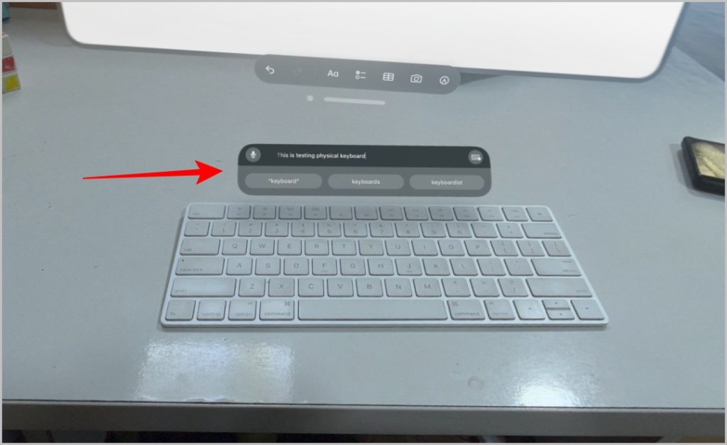 Виртуальная панель на клавиатуре Apple Vision pro