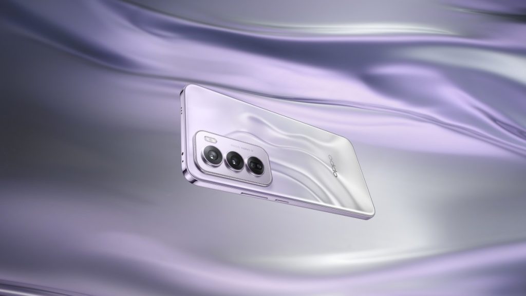 Oppo Reno 12 Pro в цвете Nebula Silver