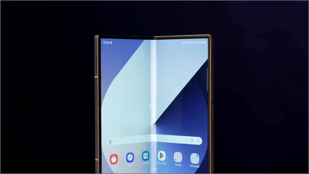 Изображение Samsung Galaxy Z Fold 6 в качестве эталона для Z Fold 7