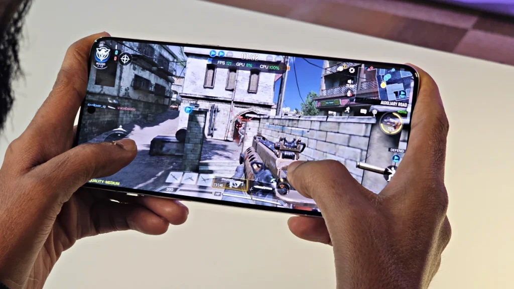 Игра в мобильную игру Call of Duty на OnePlus 13